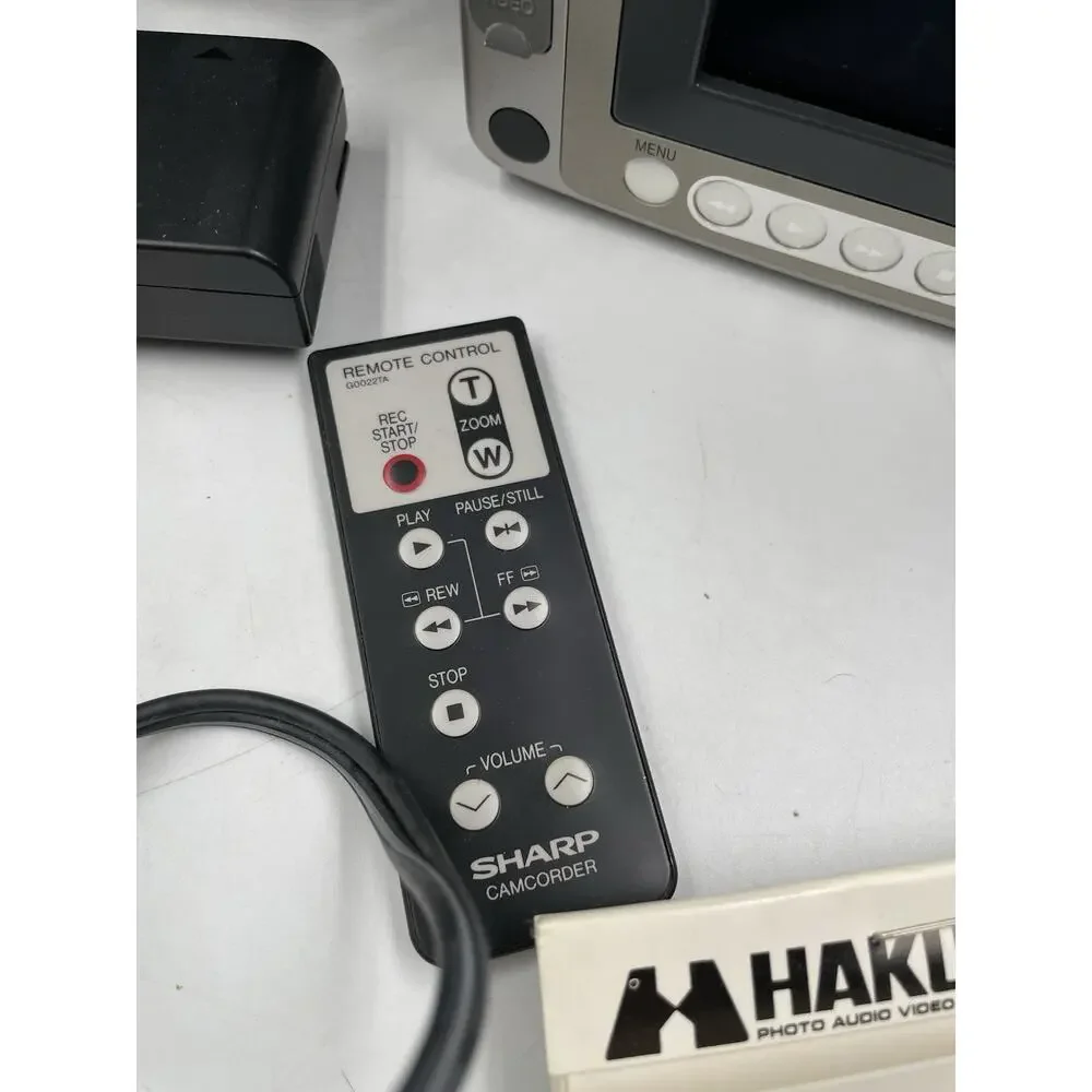 SHARP Viewcam 8 Model VL-E96 Video Cassette Camcorder, Bag, & Charger